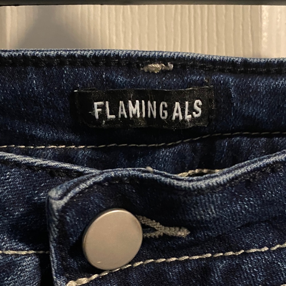 Women's Capri Style Distressed Blue Jeans - Picture 2 of 4